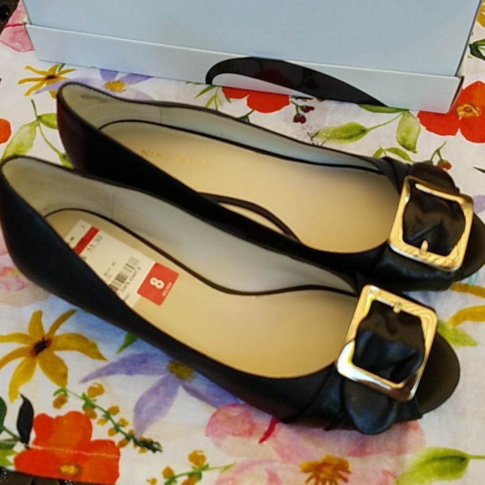Nine West size 8 Peep Toe Kitten Wedge Shoe